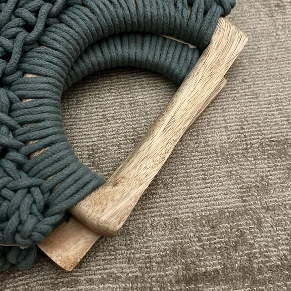 Crochet style bag w/ wood handles - Picture 5 of 5